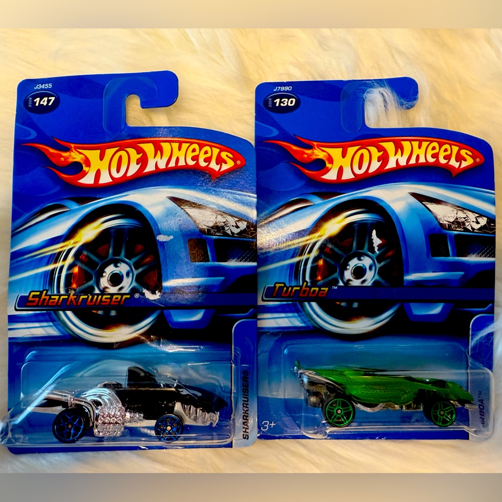 2006 sealed hot wheels car bundle